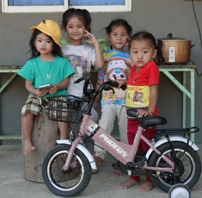 Jessica Morency Cycling on the  tour with redspokes